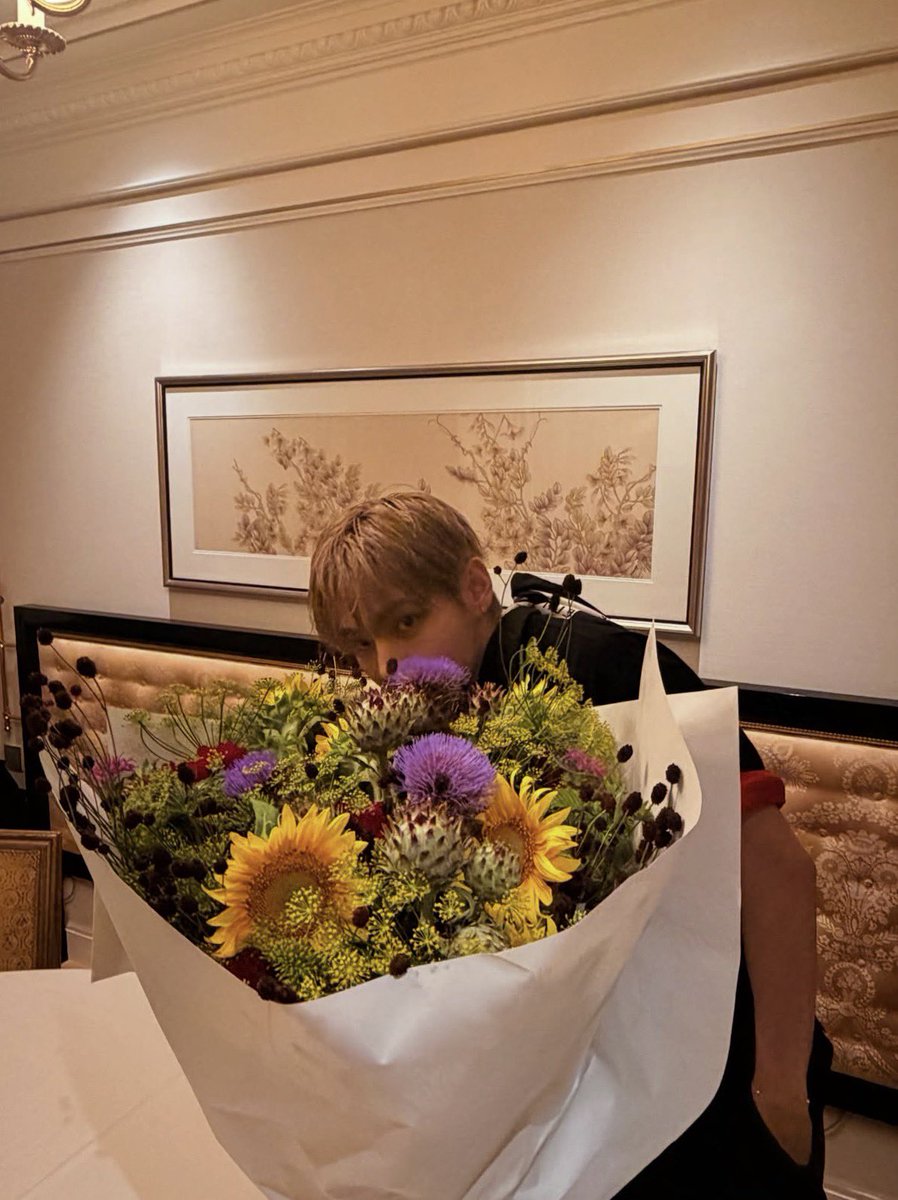 Dongleedle's tweet photo. 누가꽃이게~?물으면
니가손에들고잇는거.라고답해야지 https://t.co/LOb0nxEXP9