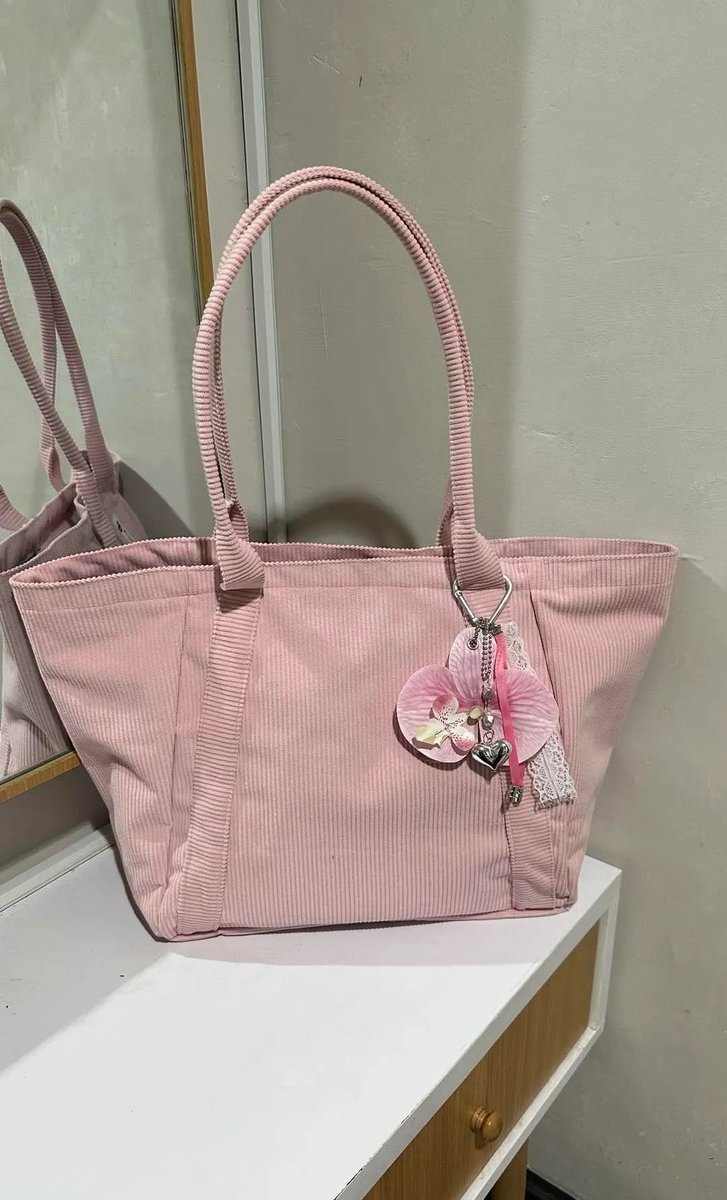 leonoriuu's tweet photo. 100K DAPET TAS SELUCU INI?? 😭
Muat banyak, bahannya bagus, awet pula. Parah sih ini https://t.co/gJgcbwXYHT