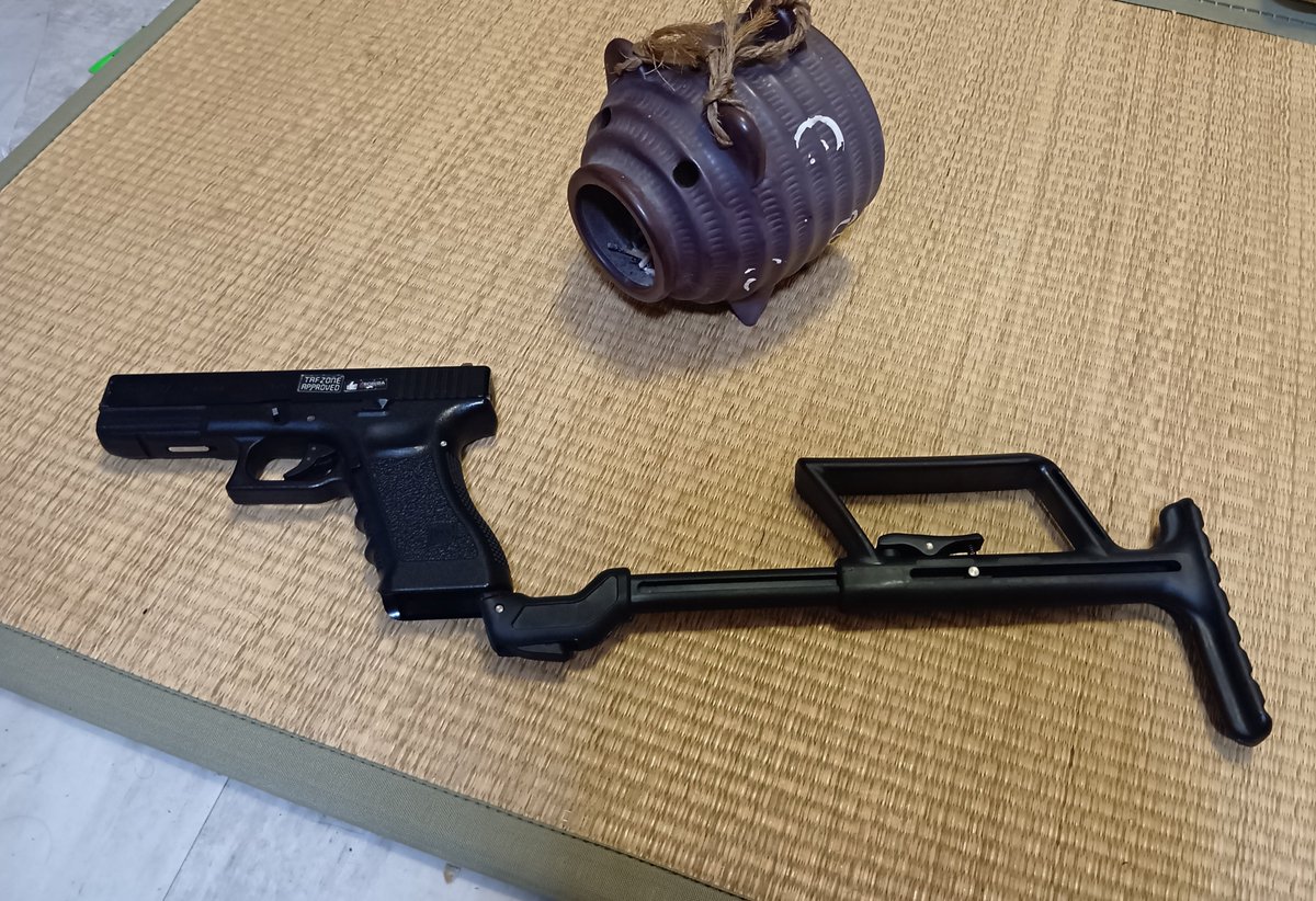 abcdefg52212092's tweet photo. 手伝ってもらいながら、ストックもつけたのだ
(あんまりサバゲ行かなくなったのにこんなの作ってどーすんでしょうね) https://t.co/JB9o6Au3Ua