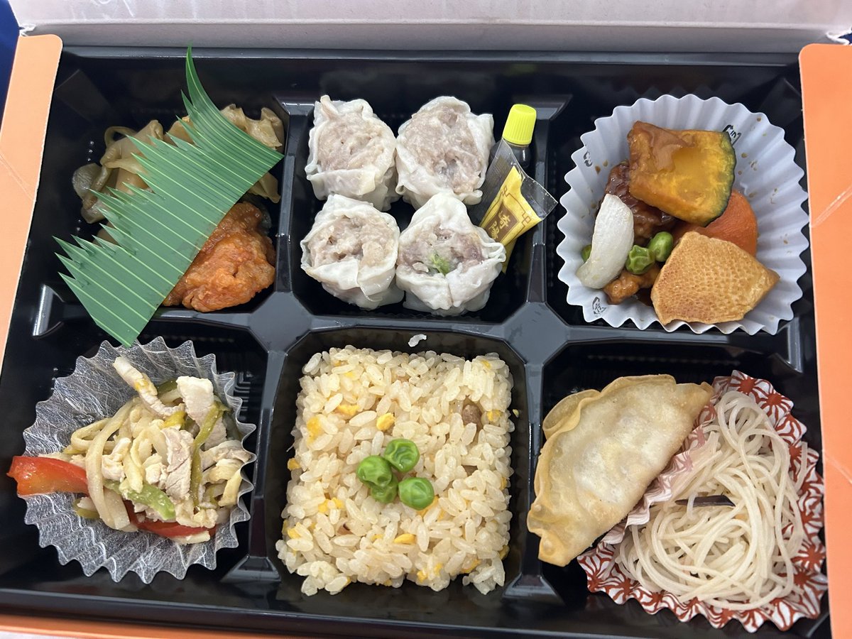 igaryo0341's tweet photo. ドームでもシュウマイ弁当。。
食べるけど。。 https://t.co/bIBwDBwMjO