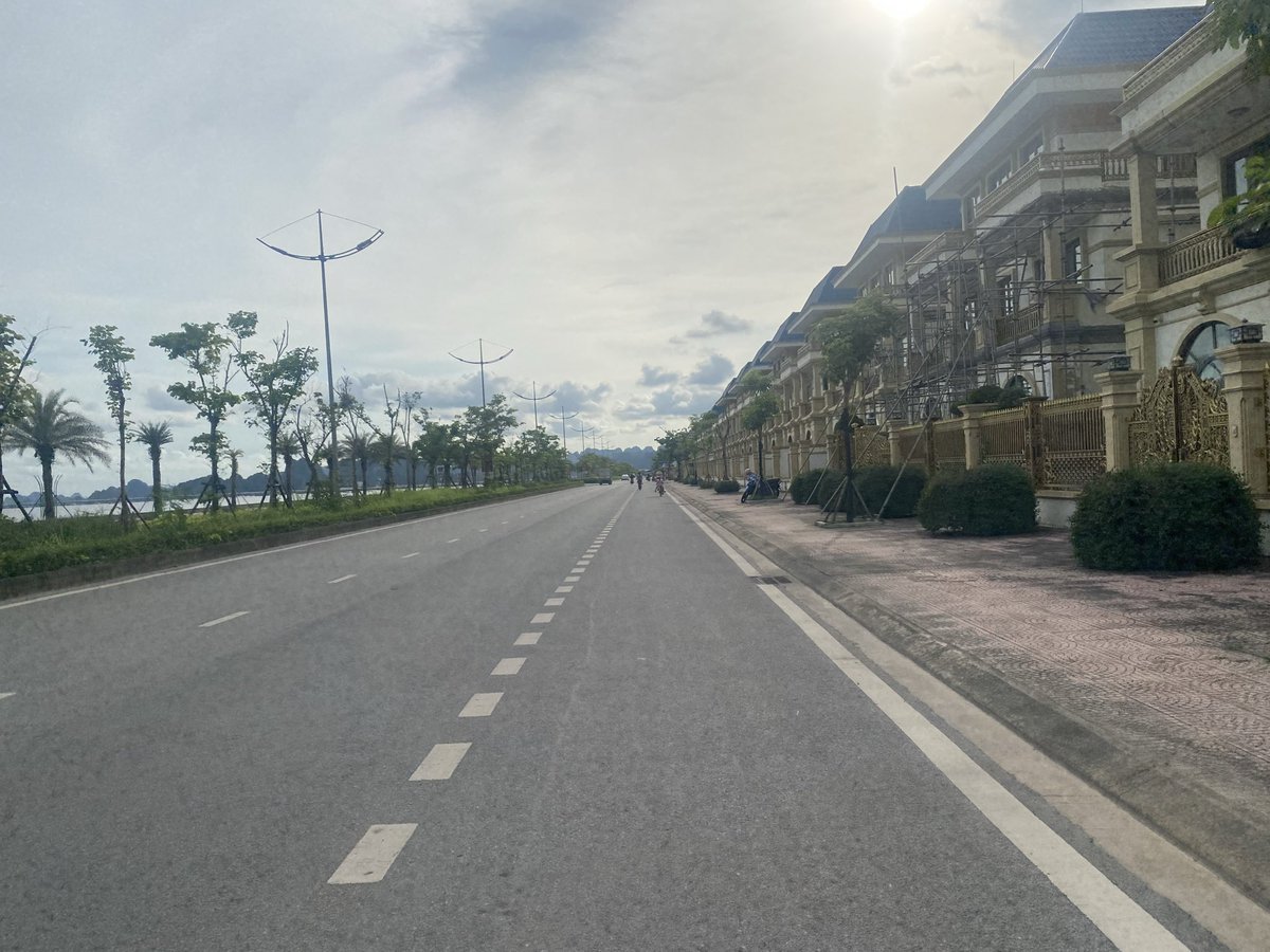QuocDai99's tweet photo. Trc chỗ này 4 con ngựa bị ai dắt đi mất 1 con rồi 🤡 https://t.co/fnL0DVSpuA