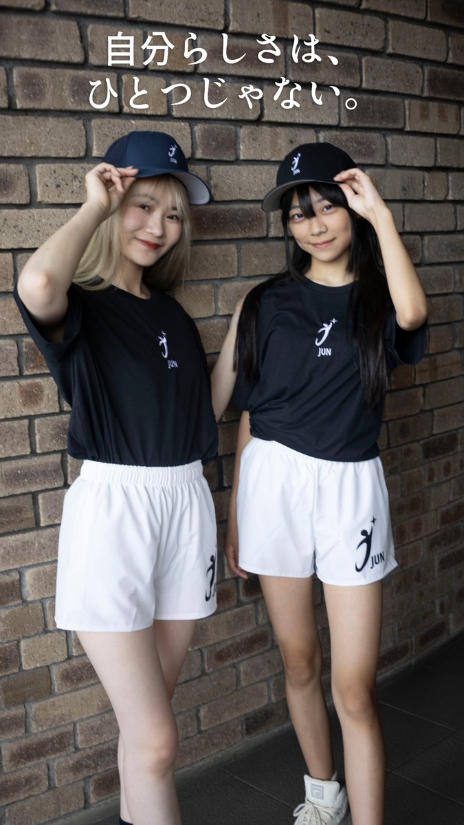 JunJP0903's tweet photo. 可愛いだけじゃ、足りない。

LOVEも、強さになる。
一緒なら、もっと自由になれる。
グラフィックで魅せる日も、
シンプルなJUNロゴで歩く日も、
どちらも自分らしい。

WEAR YOUR SPIRIT.
自分らしさは、ひとつじゃない。
今日はどちらを着たいですか？
🖤グラフィックT
🤍シンプルロゴ
#JUNSHOP #JUNGIRLS #UNBREAKABLESPIRIT #ストリートコーデ