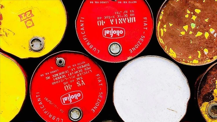 Hurriyet's tweet photo. 🛢️Brent petrolün varil fiyatı, Hürmüz ile Babülmendep boğazlarında artan güvenlik risklerinin etkisiyle 95 doların üzerine çıktı.

📈Brent ve WTI ham petrol fiyatları 11 Haziran’dan bu yana en yüksek seviyelerini gördü. https://t.co/ppHLWyEfdV