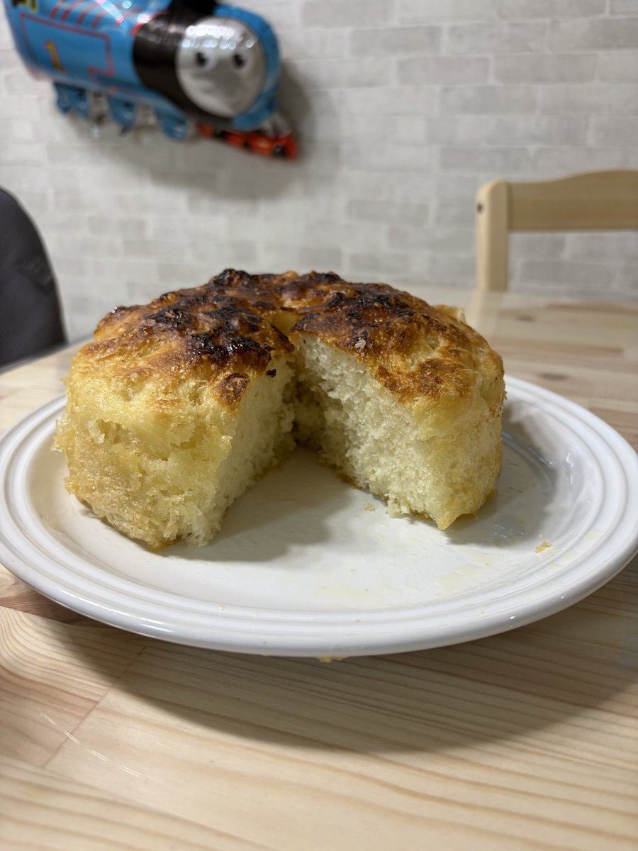 chamiko_322's tweet photo. シュガーバターのフォッカチャ
焼きたてｵｲｼーーーー🎵♡
昨日よりうまく焼けた🍞 https://t.co/7q4NrDtYqy