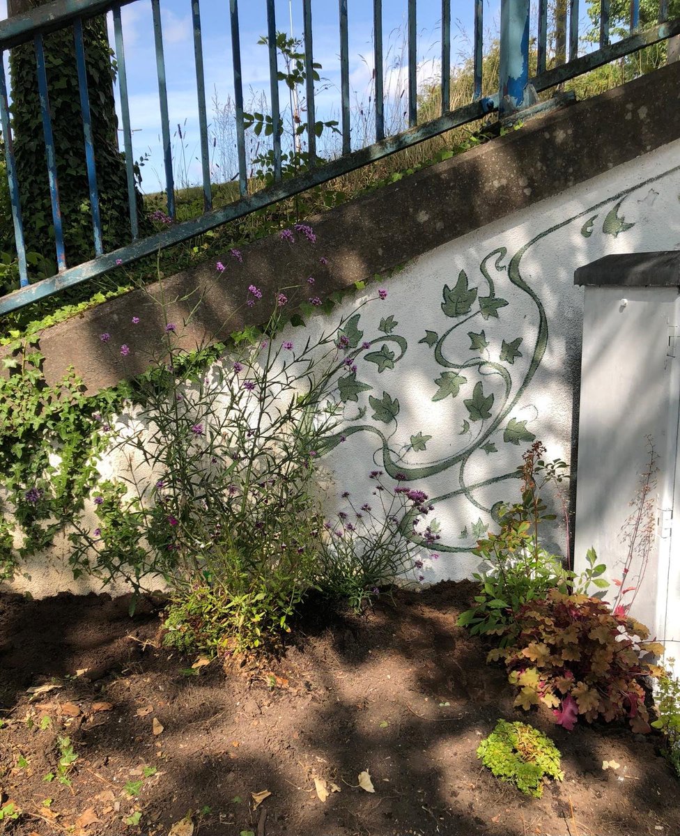 OlgaGerke's tweet photo. Mural and plants are done. I hope people would stop peeing there!!!! https://t.co/KpwXrEiTBm
