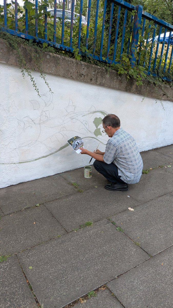 OlgaGerke's tweet photo. Mural and plants are done. I hope people would stop peeing there!!!! https://t.co/KpwXrEiTBm