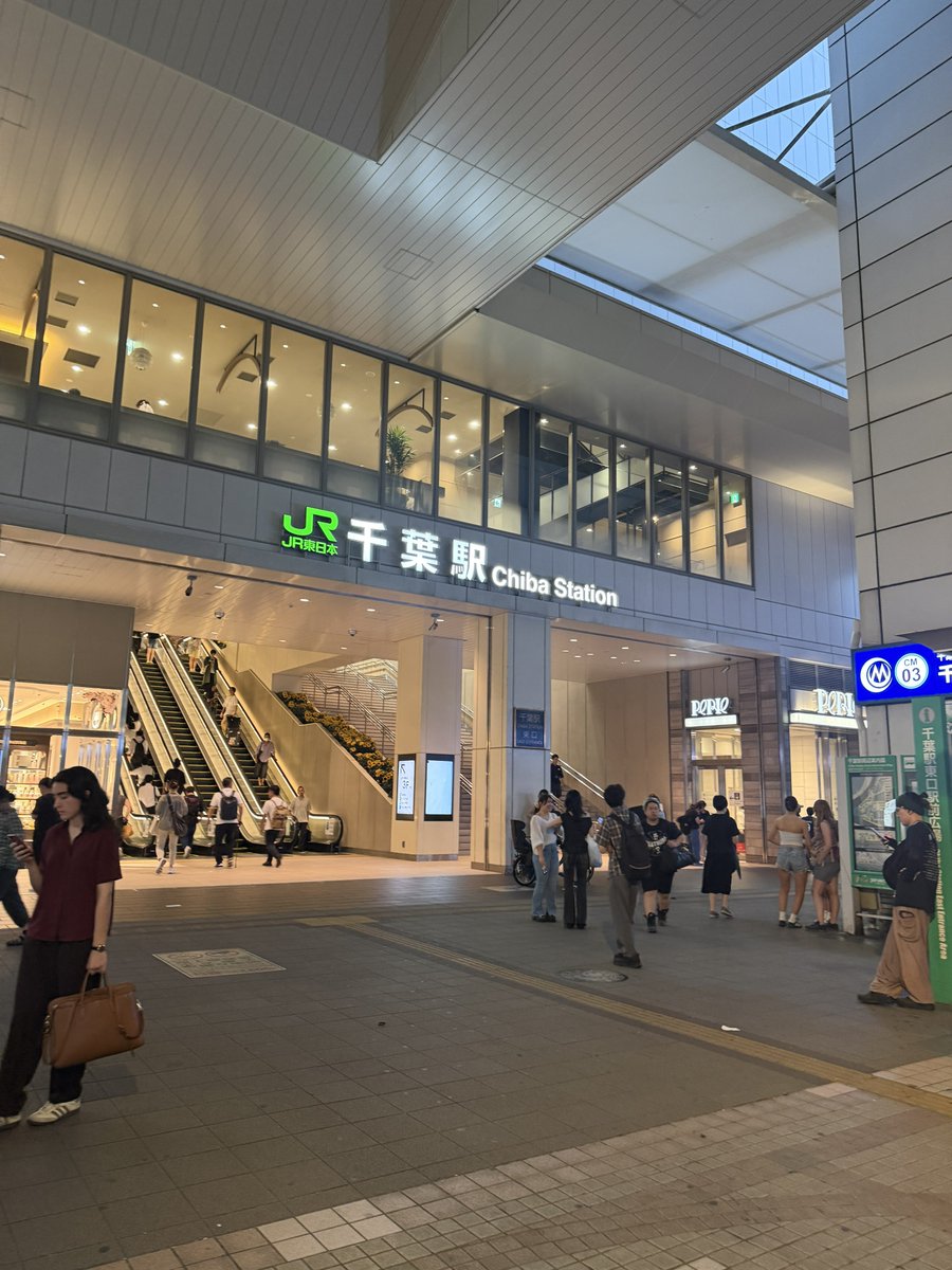 mutsui_m's tweet photo. 帰ってきたよ〜！！！
冷房でキンキンに冷えた自分の家がやっぱサイコーなんじゃ https://t.co/3hY1kNnJjQ