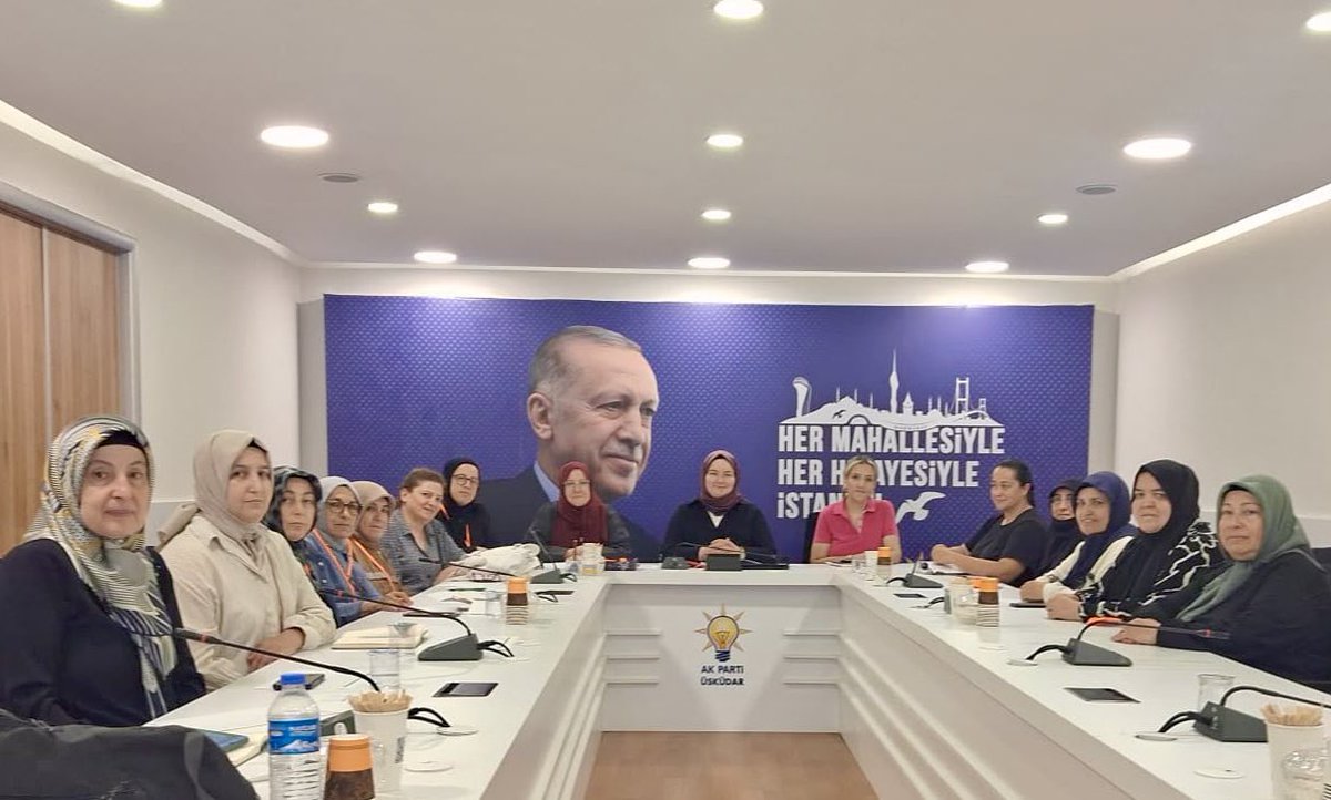 akkadinuskudarr's tweet photo. Başkanımız Rabia Yazıcı başkanlığında mahalle başkanları toplantımızı gerçekleştirdik.

Güçlü kadrolarımızla, aynı hedef ve azimle hizmet yolculuğumuza devam ediyoruz. https://t.co/vFQrJnR03a