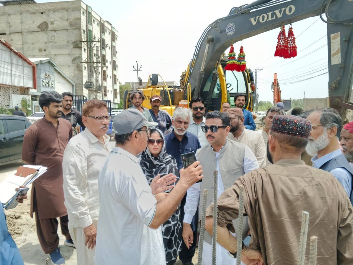 QumberZawar's tweet photo. میئر حیدرآباد @KashifShoroPPP نے لطیف آباد یونٹ نمبر 2 میں واقع پمپنگ اسٹیشن کا دورہ کیا۔ اس موقع پر سیدہ ہما نقوی، طفیل احمد ابڑو (سی ای او HWSC) سمیت مختلف حکام، کنسلٹنٹس اور ٹھیکیدار بھی موجود تھے۔ اس منصوبے کی تکمیل سے علاقے کا سیوریج کا نظام مزید موثر اور بہتر ہو جائے گا https://t.co/06jgo218bM