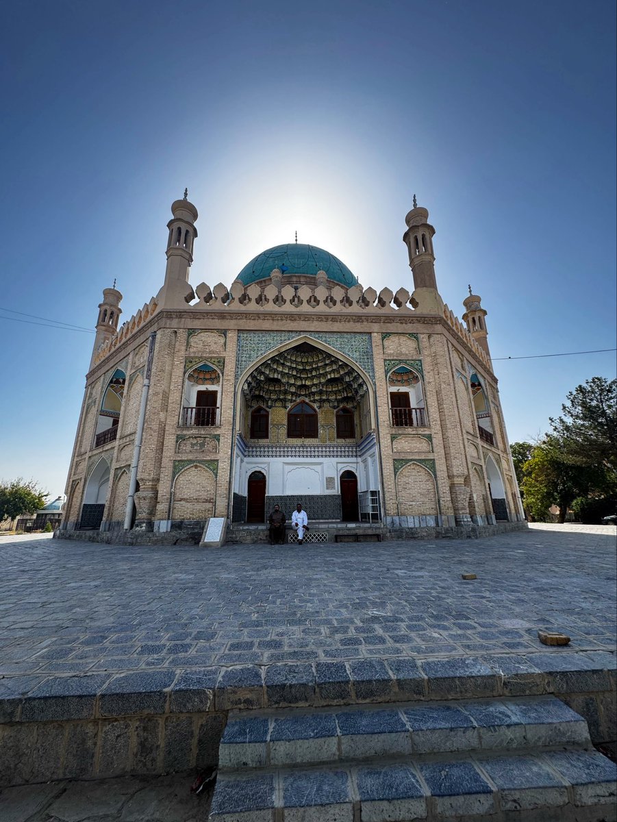 ObaidullaBaheer's tweet photo. The mausoleum, crypt and grave of Ahmad Shah Durrani (Baba), the founder of Afghanistan. 

I prayed for him by his grave, may we live up to his legend and build on the gift he gave us. تل دی وی افغانستان https://t.co/GPIJGsTkYR