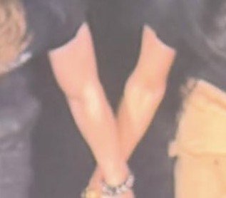 rosessunn's tweet photo. their size and skin tone difference wow https://t.co/dqXYxkReax