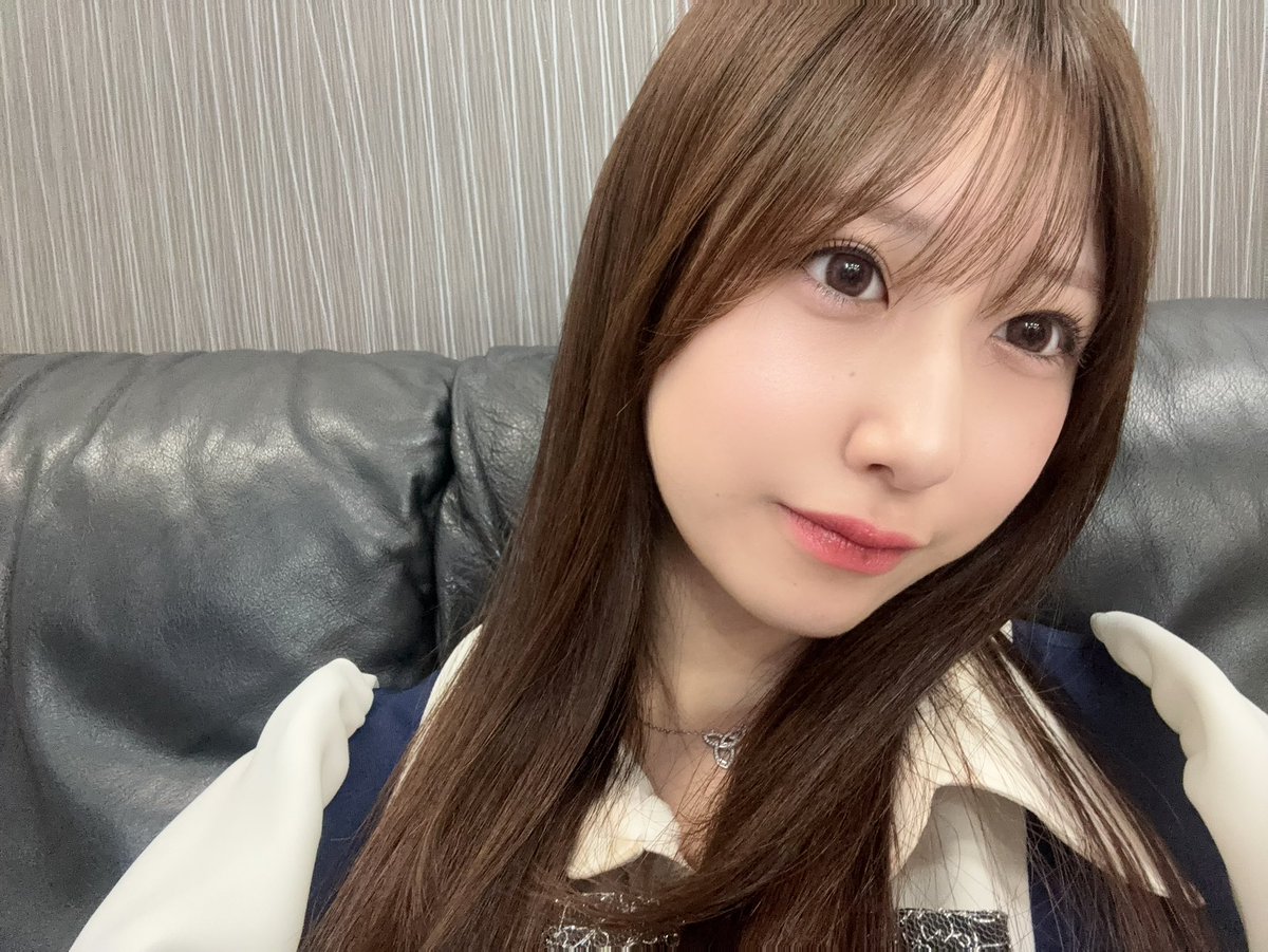 mgmg__rkn's tweet photo. 私って夜職顔なのかなあ昼職顔なのかなあ❓🥱

私の見解: 夜にしては昼っぽすぎるし、昼からしたら夜っぽい
でも、やはり目立ったパーツとかないし全部ナチュラルだから昼❓ https://t.co/xl1JkM3t42