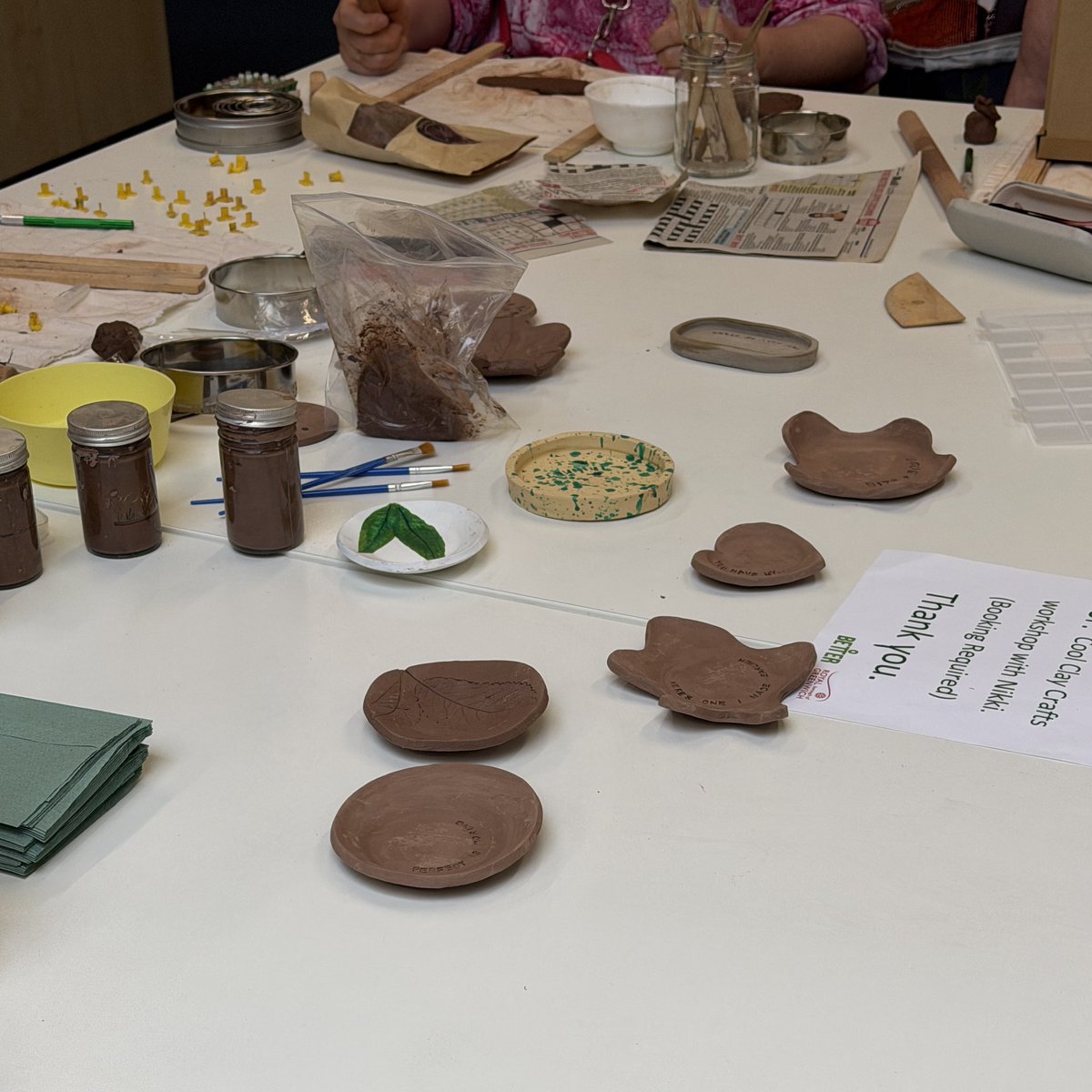 ElthamLibrary's tweet photo. As part of our Cool Spaces programme at #ElthamLibrary, attendees enjoyed a stress relieving Clay workshop with Nikki from Studio H.O.I.M.E, learning new techniques and putting them into practice to make a variety of beautiful handmade dishes! 🖌️ #LoveYourLibrary https://t.co/H10gjtTKru