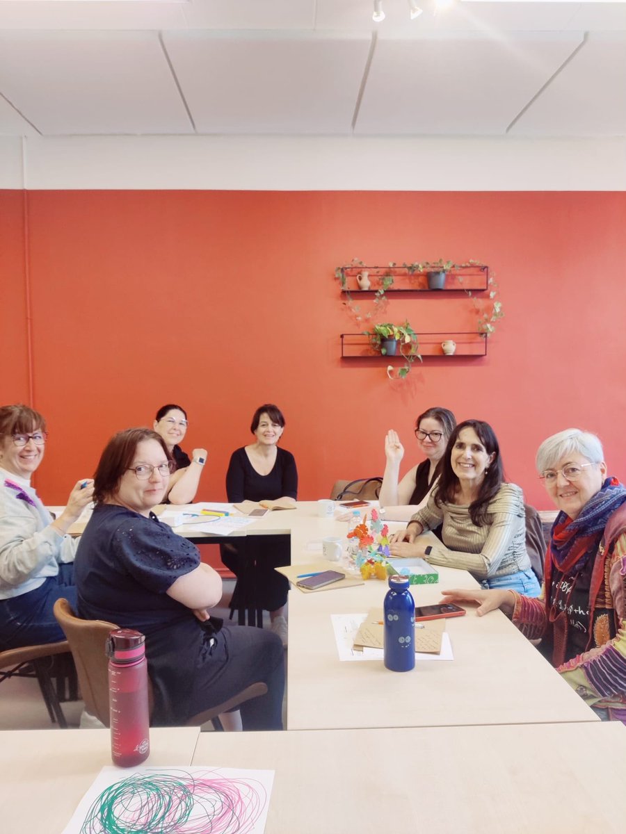 ErasmusCFIE_Mir's tweet photo. 🇪🇺 🇳🇱 Raquel González de @EOIMiranda en Ámsterdam, en el curso “The 4Cs: Creativity, Critical Thinking, Communication and Collaboration in Schools”

👩‍🏫 Communication, Colaboration, Critical thinking and Creativity

#ErasmusPlus
#internacionalizaCyL
#formaciónCyL

@sepiegob https://t.co/4SBcnLyrHt