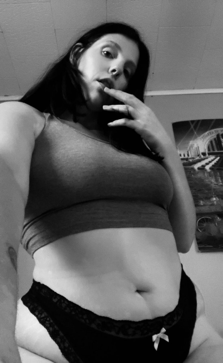 KrystaJune91's tweet photo. Good morning! Add my instagram - krystajune_ to see more! 🥰💋 #hot #instagram #milf #nsfw #realnsfw #snapchat #fansly #thong #poly https://t.co/Bl3G8cPrMl