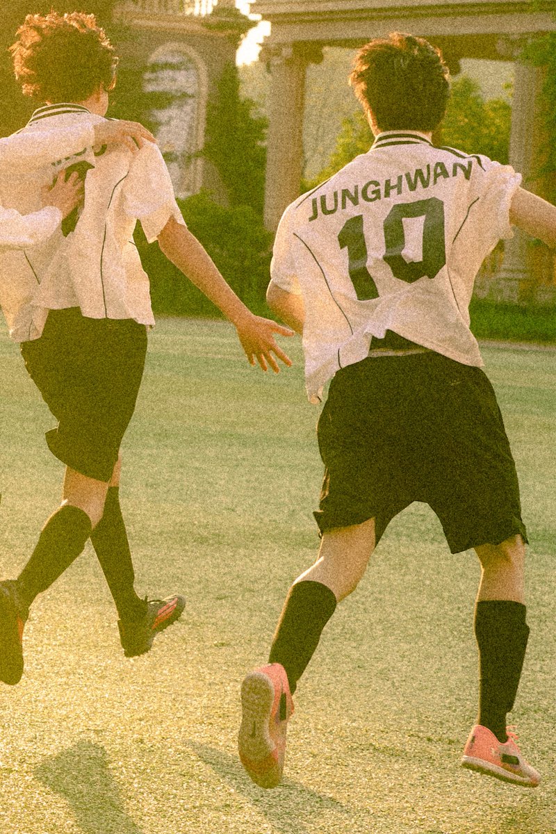 junghwanfeed's tweet photo. #소정환 my youth is yours ♡ https://t.co/uHzhh7P7SF