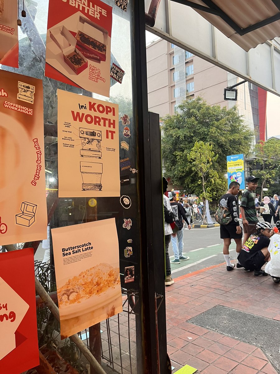 minormajorarc's tweet photo. Ayo pada kemari! Kopi Tengah juga ternyata minumannya terjangkau dan enak loh! https://t.co/CKkbyuJYrW