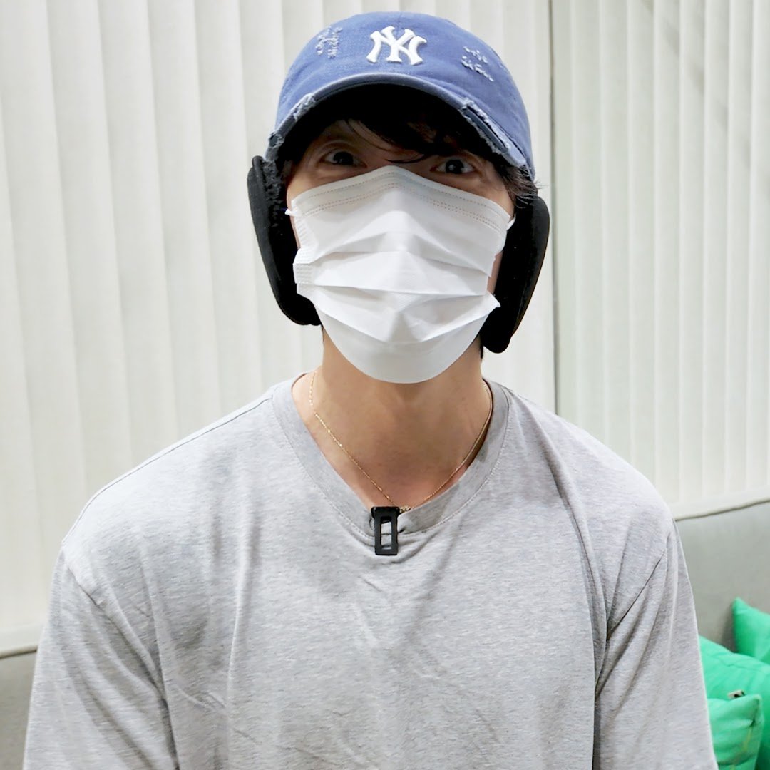 TheLees_HyukHae's tweet photo. 260722

#DONGHAE #동해 Youtube community Update

Hello, this is Donghae. :)

This time, I went to get my physical condition checked and also received some treatment. Haha.

I also talked a little honestly about my lower back, which many fans have been worried about.

I hope all of you take good care of your health as well ^^

See you on Thursday at 7 PM!!