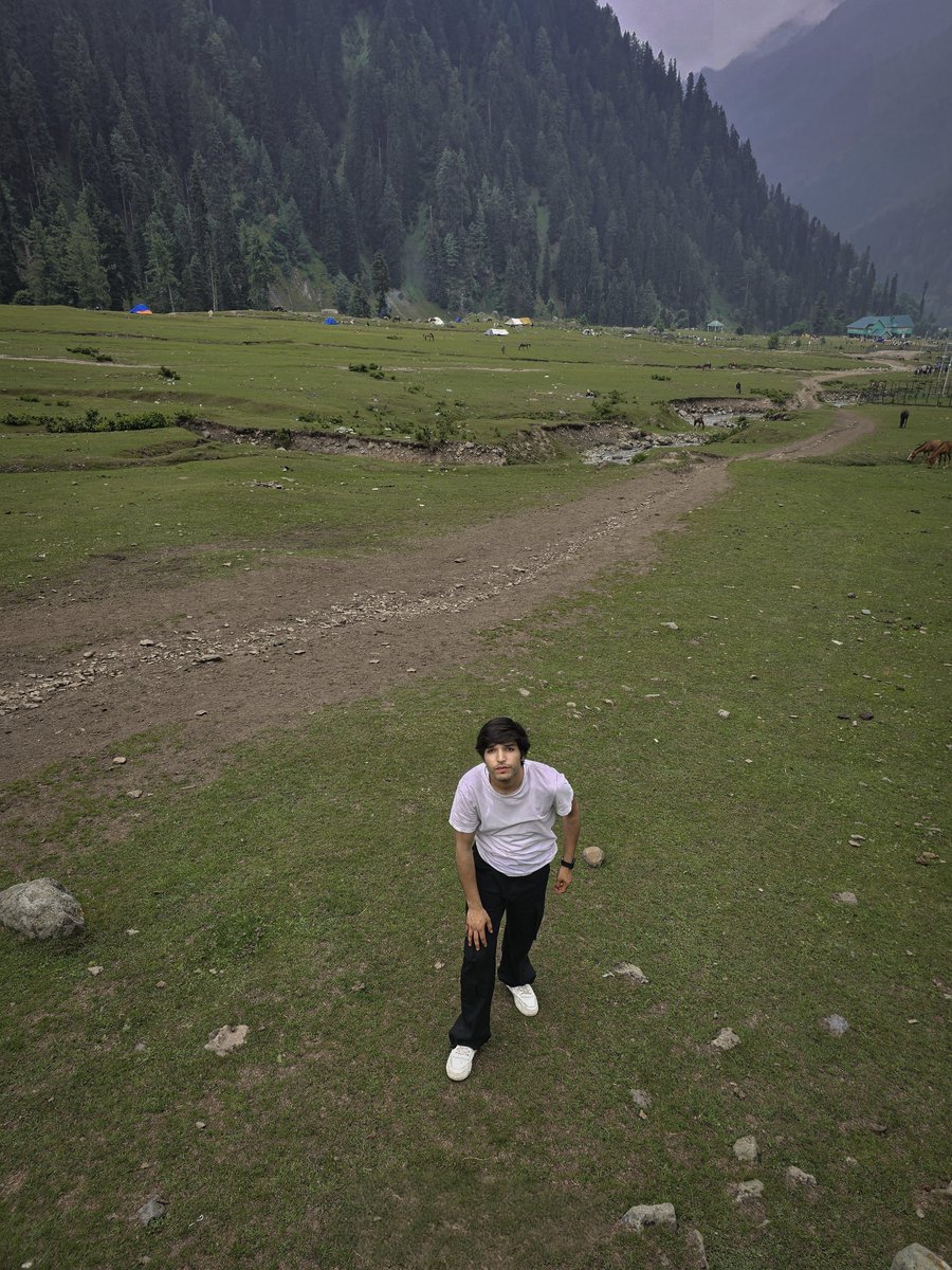 iamzackreshi's tweet photo. The goal is to die with memories, not dreams."🌐 https://t.co/9h1CCq7pbS