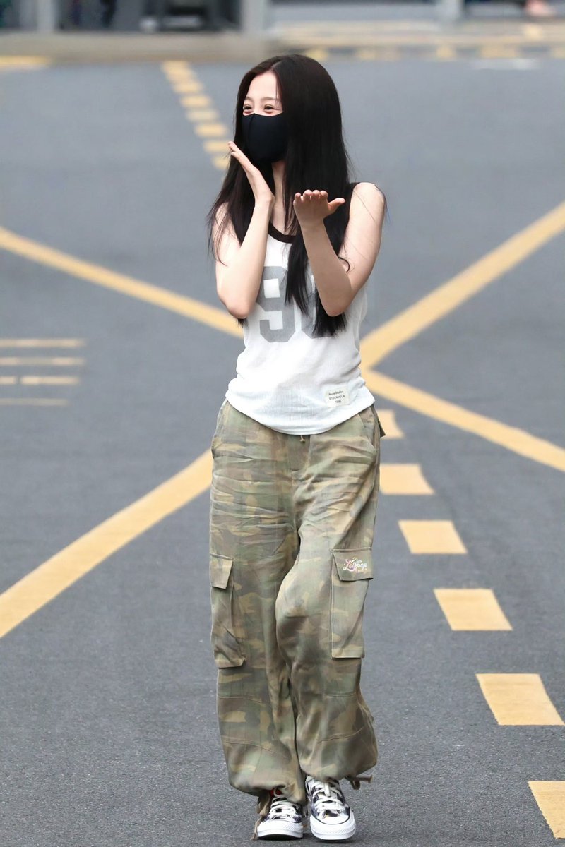 oftennonplussed's tweet photo. [2026.07.22]

Day 20 of Hengdian catwalk

#YuShuxin #虞书欣 #EstherYu

cr: POM_lollipop &amp; Licht 🧣

#NianXiangSi #LovelnTheShell #ChangShengGu https://t.co/FGl8xQ3Aby