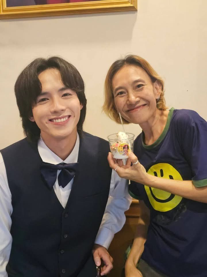 flukefanbase's tweet photo. เก็บตกจากพี่ๆทีมงาน ทุกคนชอบไอติมมาก เรียกหากันทุกวันเลย 

https://t.co/NOA3dJVmOY

#สะใภ้เบรกแตก
#FlukePongsapat #ฟลุ๊คจ์พงศภัทร์ https://t.co/iV6VRq56Bd