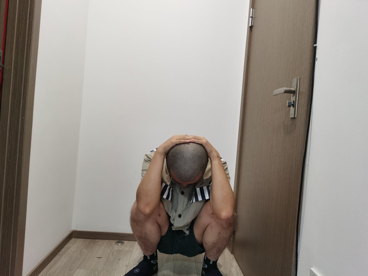 konosinb's tweet photo. 编号9614，今天要押赴刑场进行枪决了，来，来换上死囚专用布鞋 #死刑犯 #死囚 https://t.co/WQvxIYAr6P