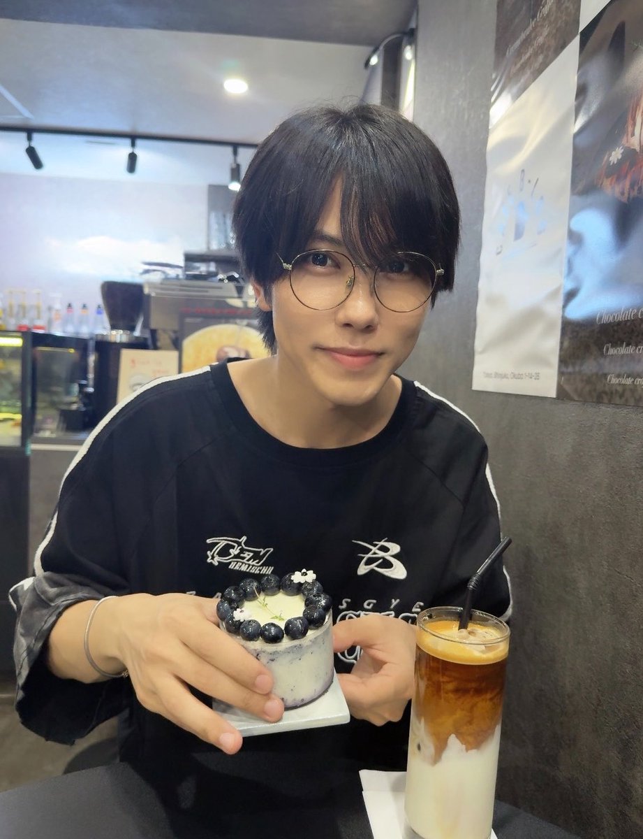 _KAWAIKENTARO_'s tweet photo. お仕事の合間にカフェ☕️🍰 https://t.co/2DtkhlChdR