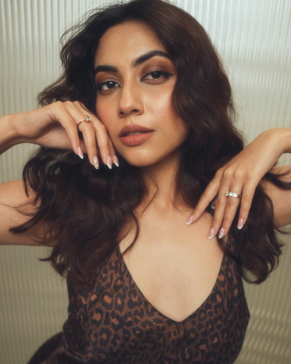 actresswoods's tweet photo. Reem Shaikh 🩶✨️
#Reem #ReemShaikh https://t.co/bDpp96rKvw