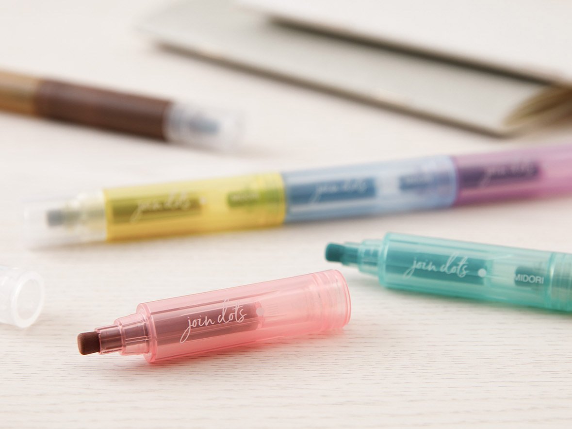 MIDORI_store_jp's tweet photo. コモンプレイスブックは、自由に書き溜めたアイデアや情報をジャンルごとに色分けしてマークし、まとめたノートです🟡
やりたいことや思いついたアイデア、気になる情報などを整理して、頭の中や心の中をスッキリとさせませんか？

👇メルマガバックナンバーをチェック✅
https://t.co/bzl5o1EEzo https://t.co/dl5ZDtx4lG