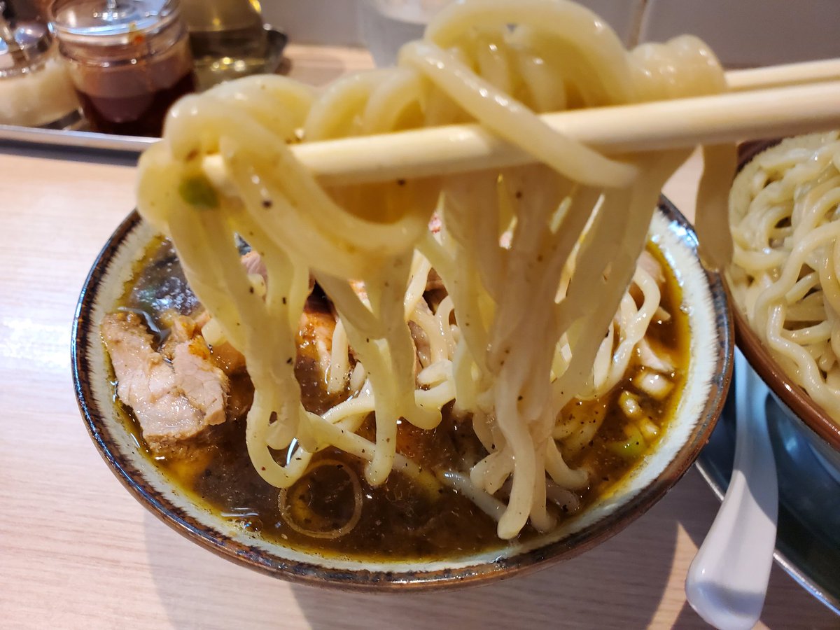 asakaraban's tweet photo. 桜上水「船越」
特製つけそば(麺大盛400g)+和え玉節煮干味

過日いただいた杉並の味。ツルシコ麺。甘味辛味酸味、黄金比のつけ汁。堪能しました。 https://t.co/XJoXA49kfq