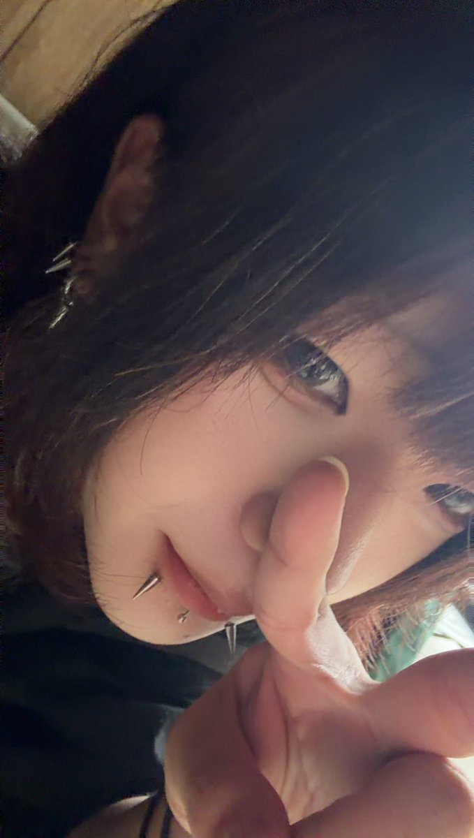 ayt_258's tweet photo. います！
久々前髪ありだけどあっちーです。
テキーラ777杯まだまだ挑戦中ですよ

みんなテキーラ飲みたそうだからニコバーでテキーラ持って待ってる^^
1時まで！！
 #ニコバースタッフブログ https://t.co/HtaZ8CoQCG