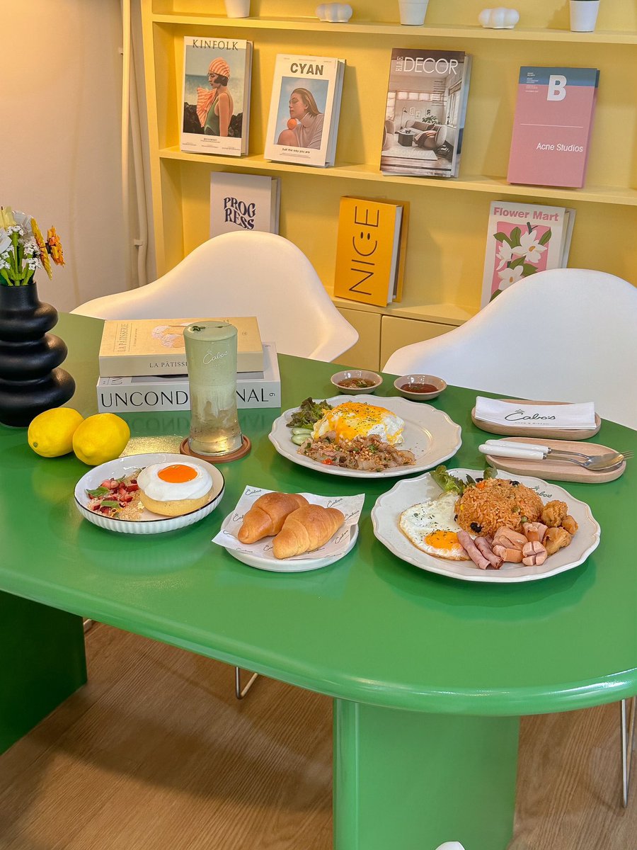 rnrnrnctctct's tweet photo. ฝากคาเฟ่หน่อยค้าบ🫶Cabo’s cafe
ร้านโทนเขียวเหลืองอยู่ใกล้ๆbtsห้าแยกลาดพร้าว/mrtพหลโยธิน เดินมาได้สะดวกมากๆหรือใครเอารถมาก็สามารถจอดที่โลตัสลาดพร้าวได้ค่ะ ทางร้านมีทั้งเครื่องดื่มขนม และอาหาร สามารถใช้ไทยช่วยไทยได้ด้วยน้า หรือใครหาคาเฟ่จัดวันเกิดให้ศิลปินก็มีบริการชั้น2-3ด้วยค่า https://t.co/XJ2glgS8jI