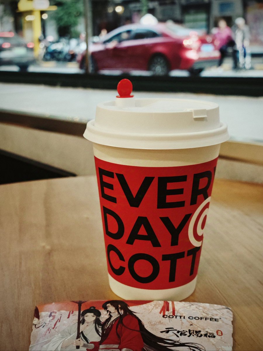 heynsl1's tweet photo. Autumn breeze just hit—crunchy leaves, warm latte in hand, perfect start to the weekend! ， https://t.co/kMSJMfWN5a