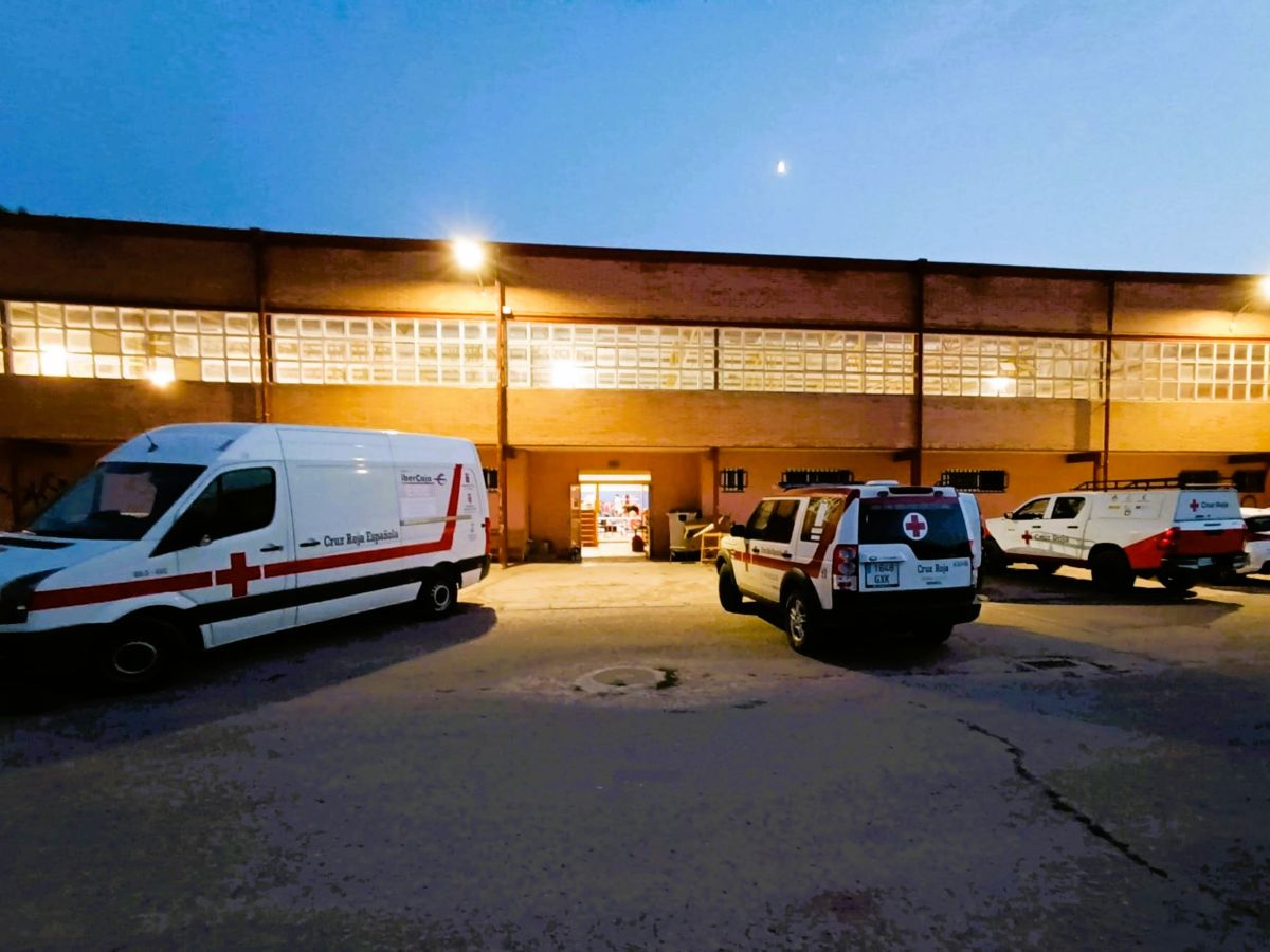 CruzRojaGuada's tweet photo. La consejera de @BienestarCLM, el viceconsejero de Administración Local de @gobjccm y el alcalde de @AytoMolina han visitado a los voluntari@s desplegados en los 2 albergues para las 116 personas afectadas por el incendio de Selas.
En Humanes hay 75 personas de la Sierra Norte. https://t.co/kodlRfNh1N