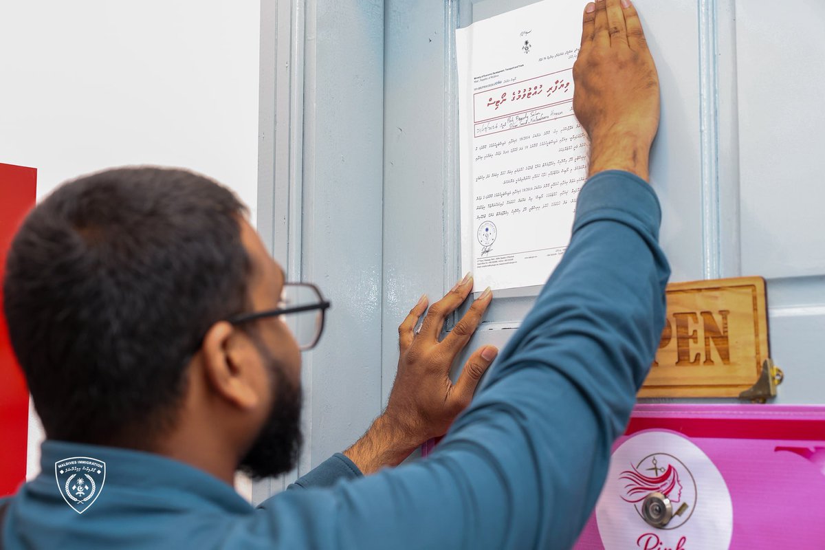 ImmigrationMV's tweet photo. The Task Force conducted a raid in Malé last night, targeting salons and spas. A total of 12 businesses and 15 expatriates were inspected. Three expatriates found in violation of immigration regulations were detained.

@PoliceMv 
@HomeMinistrymv https://t.co/L6B9MkxDhq