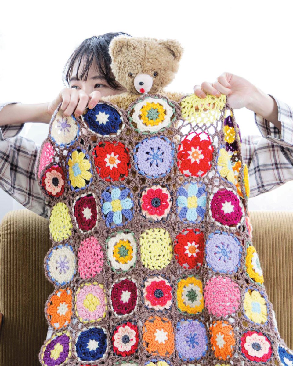 Couturierpocket's tweet photo. 編み物デビューのご招待状💌

編み物が気になる…そんなあなたに、やさしいイラスト説明＋毛糸の初心者向けキットをお届け。かぎ針を持ったことがなくても大丈夫！手取り足取りのサポートで、かわいい小物がどんどん編めるように。

▼今だけ500円OFF！一緒にはじめよう🧶
