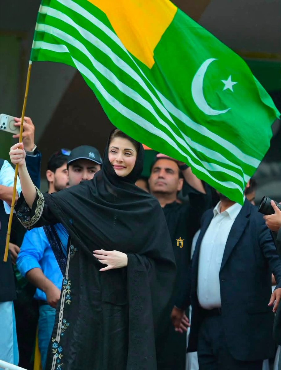 SchaSpa1's tweet photo. ▶️▶️
میں دل اور دماغ اور خون سے کشمیری ہوں❤️
راج کماری 🥰 https://t.co/gGKCPB1eeQ