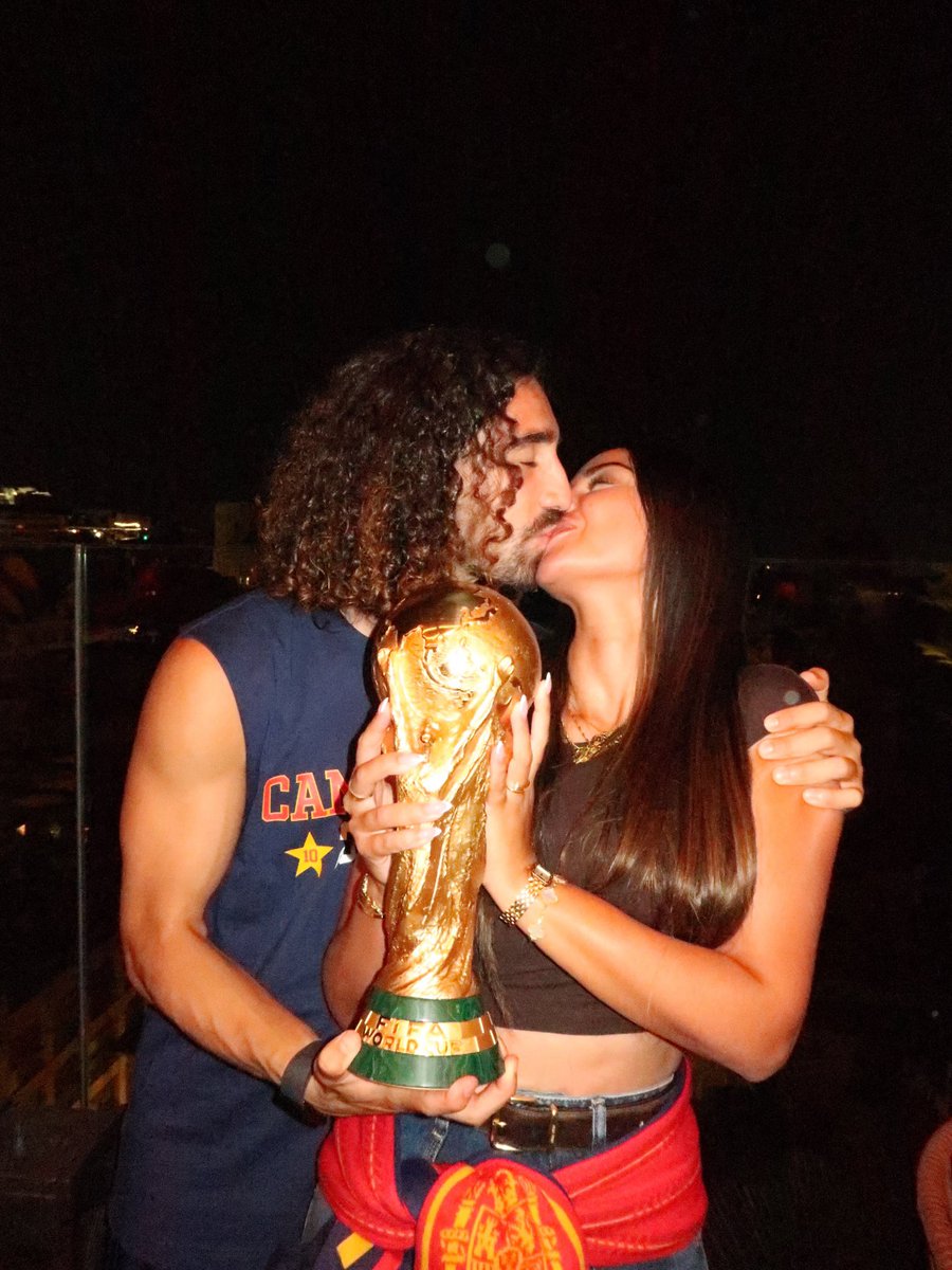 _claurodri1's tweet photo. !Hoy hace 28 años que nació la persona más maravillosa de este mundo a disfrutar de tu día mi amor! ❤️ https://t.co/xCW4fmNLWQ