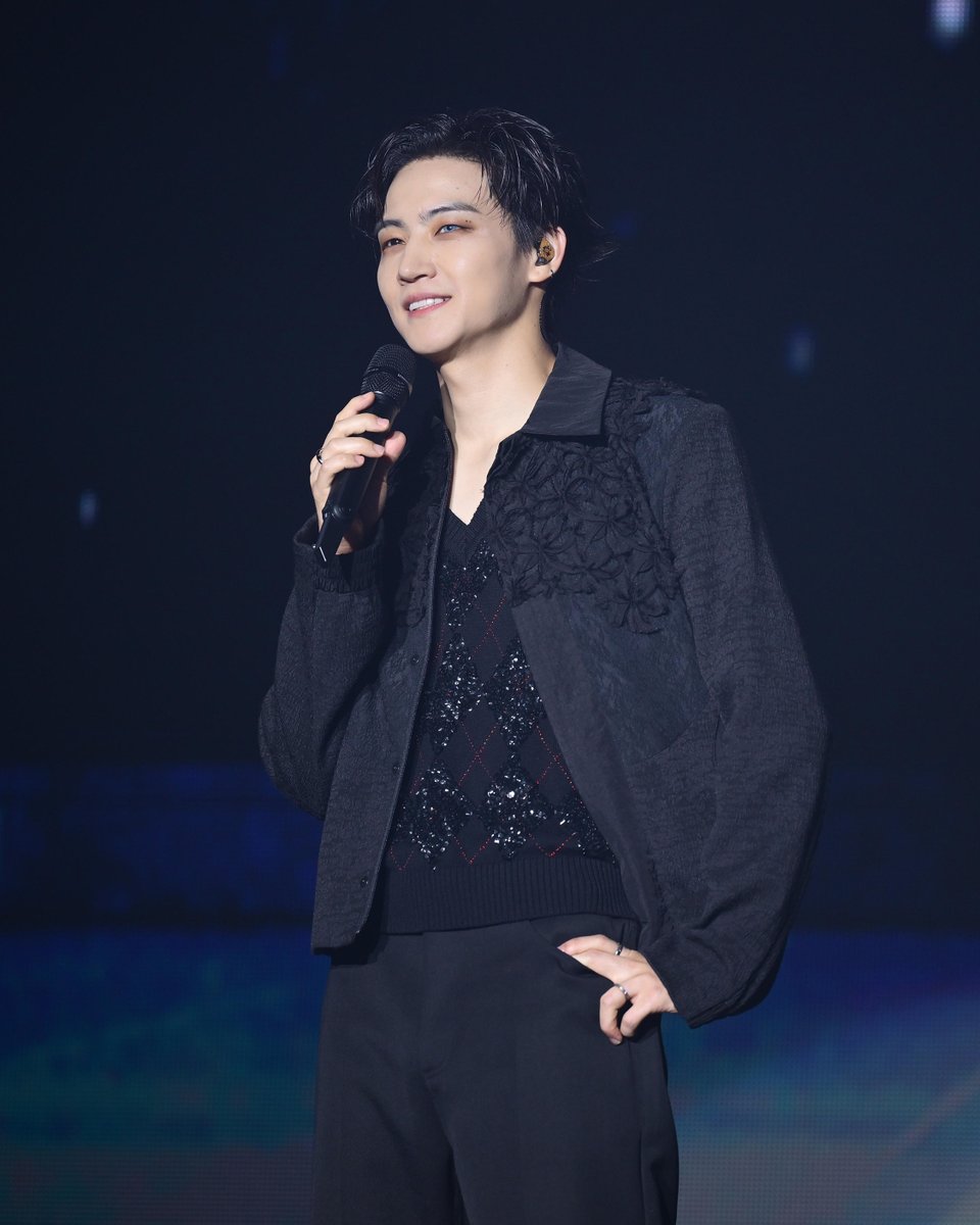 TheStandardPOP's tweet photo. อีกหนึ่งโมเมนต์สำคัญคือโปรเจกต์จากอากาเซ่ชาวไทย ทั้งข้อความ "บ้านหลังนี้จะโอบกอดแจบอมด้วยความรักเสมอ" และ "วันนี้ก็ภูมิใจในตัวแจบอมเหมือนเดิม" ที่สะท้อนความผูกพันระหว่างศิลปินและแฟนคลับ พร้อมตอกย้ำว่าประเทศไทยยังคงเป็น "บ้าน" ของ JAY B เสมอ

ชมรูปภาพทั้งหมดได้ที่: https://t.co/4PdBcKPKE4

ภาพ: BEX

#JAYB
#2026tape_roots_bangkok
#528Hz #YJPARTNERS #BEX
#TheStandardPOP