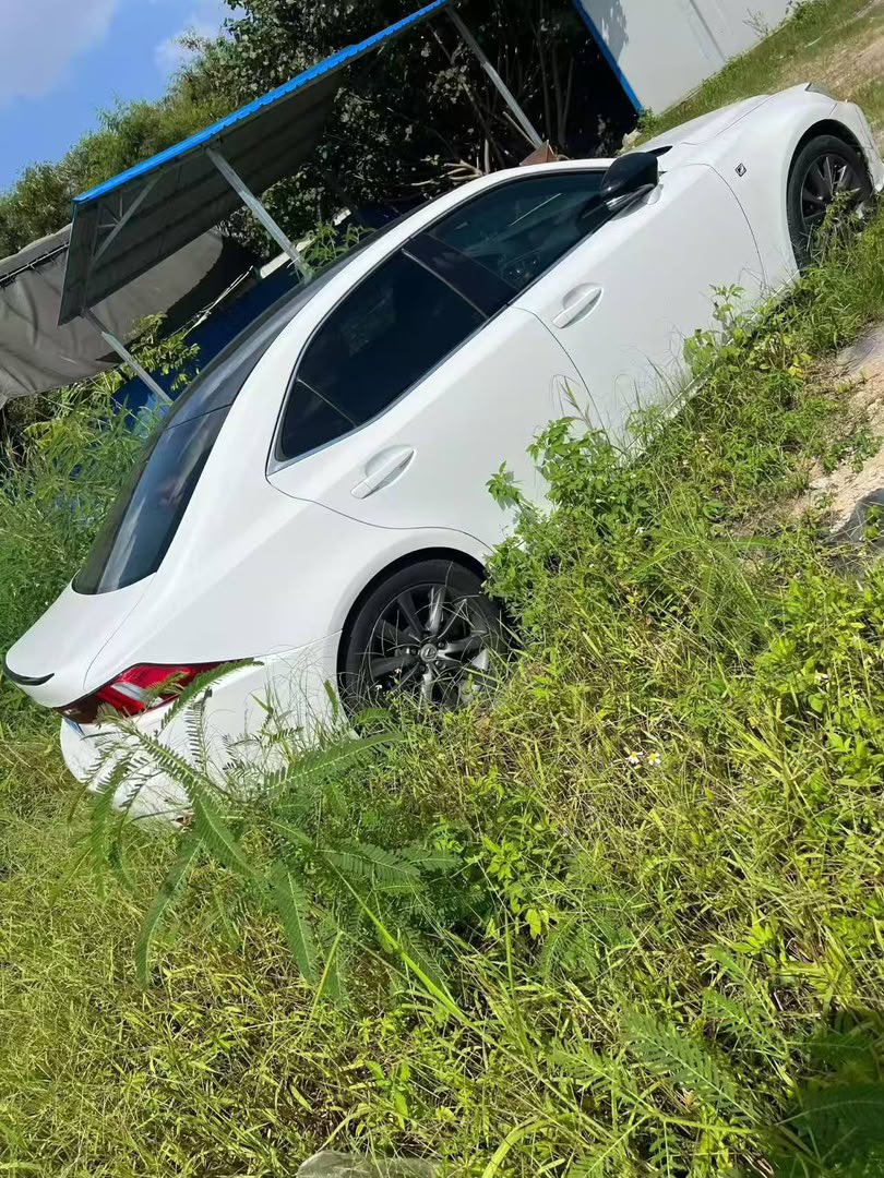 nolimitmiracle's tweet photo. 2014 Lexus IS250 F SPORT, excellent condition. Engine, transmission, and chassis in peak condition. Whitest exterior, red interior. Fully equipped. Price:  20.5M Naira https://t.co/dGXxPgptSw