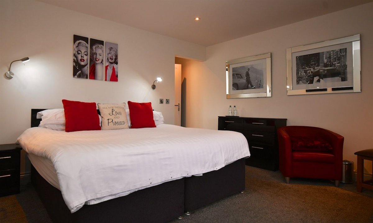 TheBBDirectory's tweet photo. Discover Tudor Lodge in Jameston, Pembrokeshire.

Guests can choose from comfortable double and twin rooms, ideal for couples, friends and small groups. 

https://t.co/bUZ9cKxjBz

#TudorLodge #Jameston #Pembrokeshire #Wales #Tenby #Manorbier #Pembroke #DogFriendly https://t.co/nzKuR3gxMF