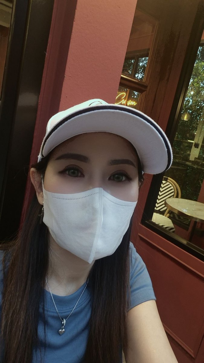 Pookjaifan1's tweet photo. เลิกงานปุ๊กก้อรีบมาปั๊บ...แค่อยากใส่ใจอ่ะคัฟ 
วันนี้สั่ง latte ร้อน, scone แล้วก้อ hand pie chicken กวุหิวแหละ..ดูออกกกก 55
รักเค้าาาาา...

ด้วยความคิดถุงผู้ชายที่เคารพรักอย่างสูงงง

#TheCrimson
#เป๊กผลิตโชค
#PeckPaLitChoke️ 
@peckpalit https://t.co/ZEzIYtdpEG