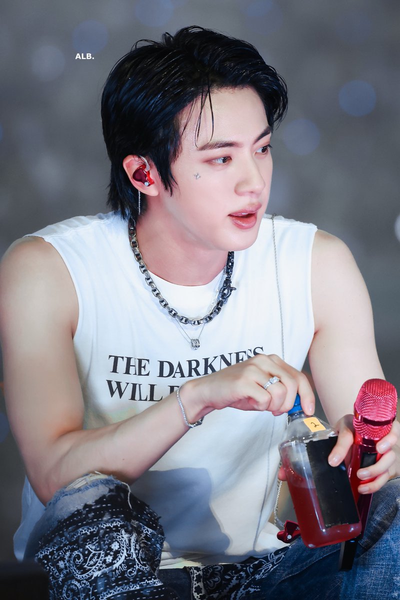 ALittleBraver92's tweet photo. 260711 HD 

🤍🤍🤍🤍

#방탄소년단진 #김석진 #석진 #진 #BTSJIN #JIN 
#BTS_WORLDTOUR_ARIRANG
@BTS_twt https://t.co/6DQuSSlPC5