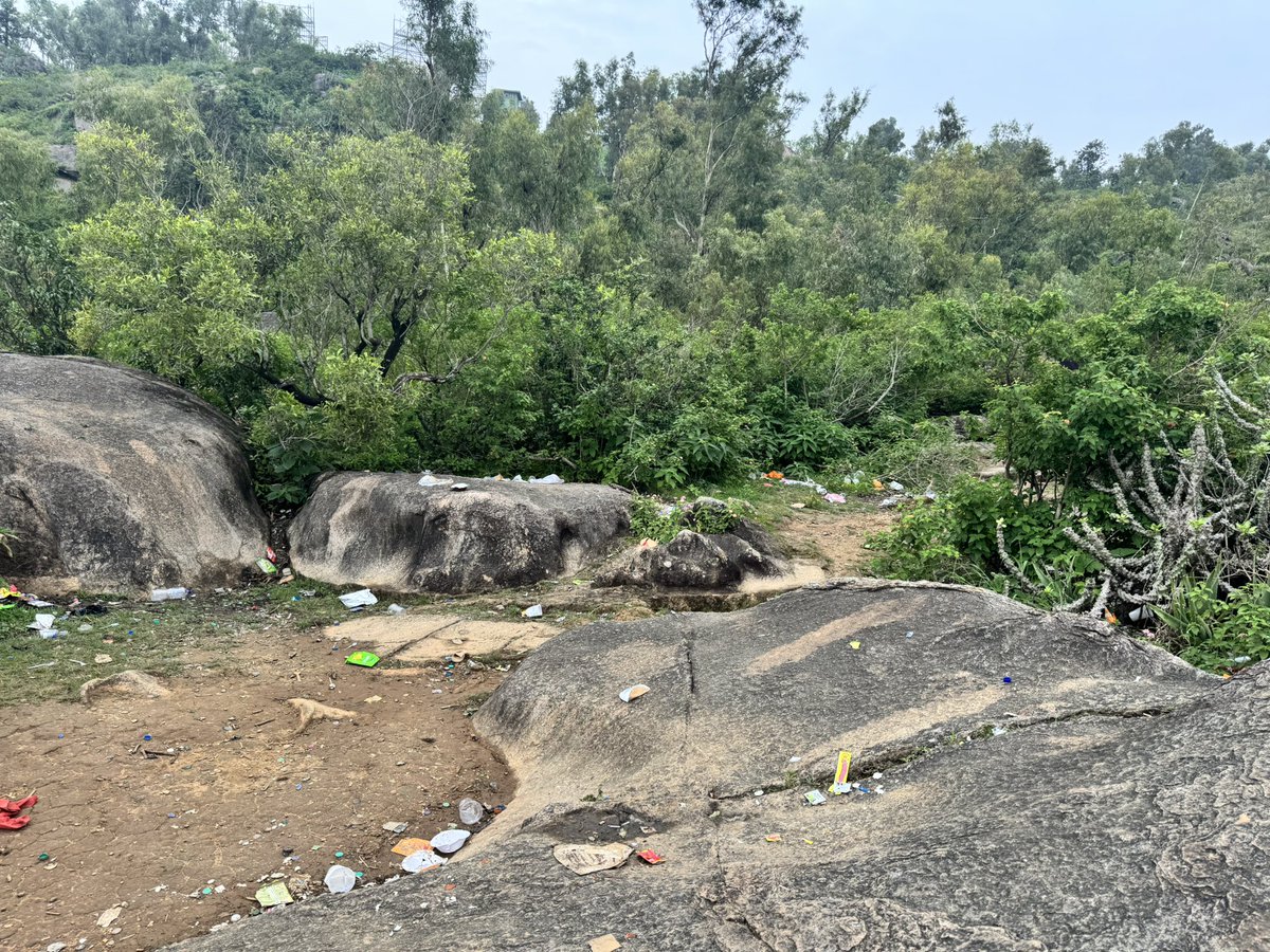 LuckyInvest_ARK's tweet photo. The story of 2 Indias…the spectacular and the squalor.
This is the main reason why we are not a tourism super destination of the world.
We need to install 10 million waste bins in each and every corner of India and a QR code based system to empty them daily
@PMOIndia @RajGovOfficial @tourismgoi