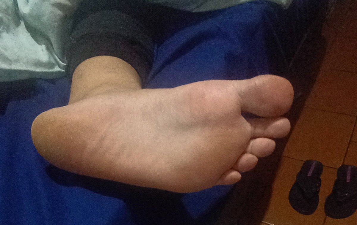 ubrsmhn31058's tweet photo. Solona capotada da minha loirinha merecem acordar todas grudadas deleite não acham #PINTOSAWARDSㅤㅤ #footjob #cumsoles #cumtoes #gonners https://t.co/JG7kdlVq1z