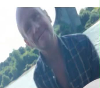 ACSPARTAN1's tweet photo. Anyone parked at Erskine beach (Boden Boo) between 3-4 pm yesterday with dash cam please inbox us. We are looking to help identify a male pictured connected to an ongoing enquiry with police. 

Only inbox us if you are 100% certain on his ID thanks https://t.co/zE6ThD439G