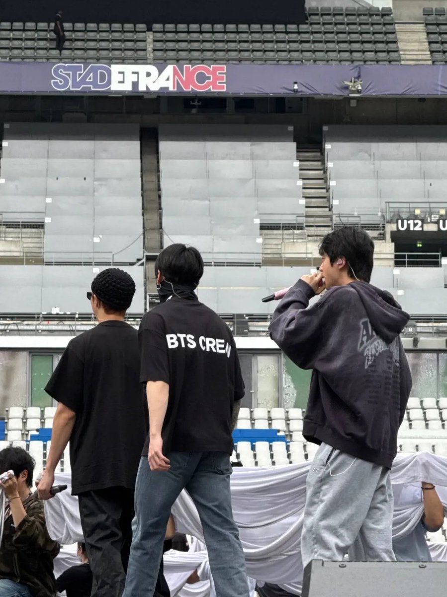 dreamjeons's tweet photo. jungkook, namjoon and seokjin during SC in paris 😭 https://t.co/EHe3tr9kpR
