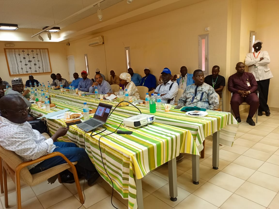 ICRISAT's tweet photo. ICRISAT Niger welcomed the @FAO Representative in Niger for a visit to its research facilities. The delegation toured ICRISAT's laboratories and technology demonstration sites, and interacted with technical staff to learn about the institute's key research and development initiatives in Niger.

The visit provided an opportunity to explore avenues for strengthening the partnership between ICRISAT and FAO. Discussions focused on identifying areas of collaboration to support the Government of Niger's food security and agricultural development priorities, while advancing joint initiatives and developing resource mobilization proposals for greater impact.

@FAONiger