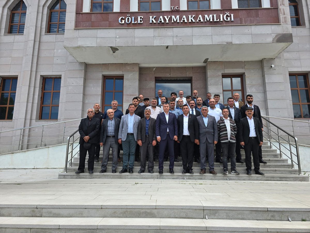 tcgole's tweet photo. İlçemizde görev yapan köy ve mahalle muhtarları, ilçemize yeni atanan Kaymakamımız Sayın Cuma EMEÇ'e hoş geldin ziyaretinde bulundular.
Ziyaret, günün anısına çekilen hatıra fotoğrafının ardından sona erdi. https://t.co/OtA2asJ3eL
