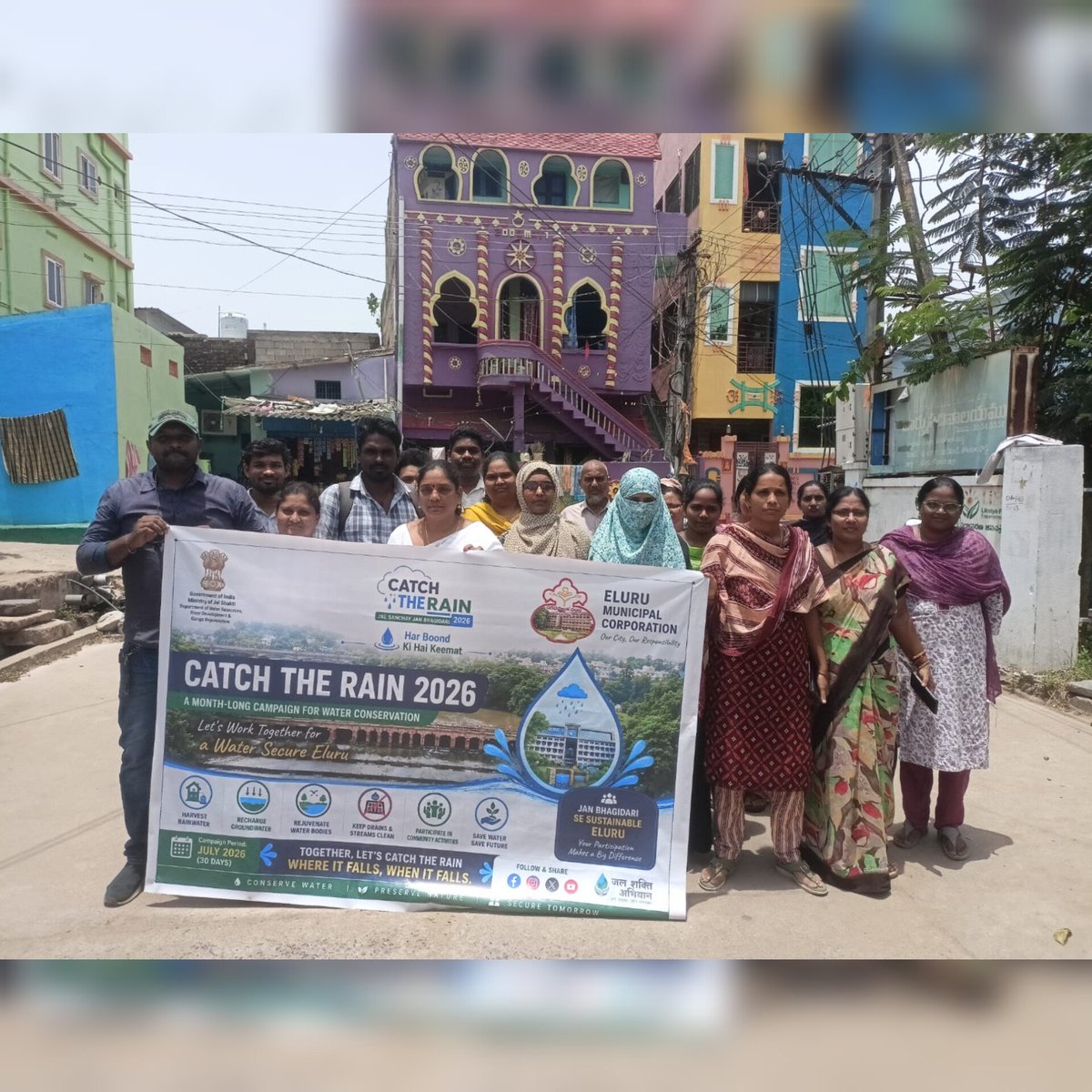 elurumc's tweet photo. ✨Eluru Municipal Corporation✨
Under #JalSanchay #JanBhagidari, our Sachivalayam staff joined hands with citizens to boost rainwater harvesting &amp; groundwater recharge!
From household RWH guidance to desilting water channels, grassroots teamwork is securing our water future. 🤝🌱 https://t.co/4e5TMilukI